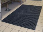 Andersen [303] Comfort Mate™ Wet/Oily Area Anti-Fatigue Flow-Through Floor Mat - Black - 7/8" Thickness AM-303