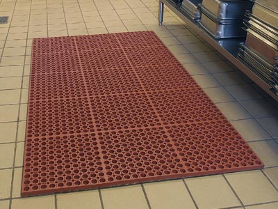 Andersen [304] Comfort Mate™ Wet/Oily Area Anti-Fatigue Flow-Through Floor Mat - Red - 7/8" Thickness - Commercial Anti-Fatigue &amp; Cushioned Matting