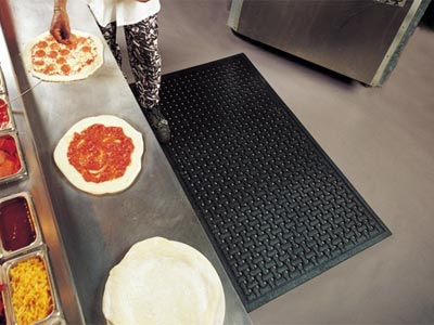 Andersen [420] Comfort Flow™ Wet/Oily Area Anti-Fatigue Flow-Through Floor Mat - Black - 3/8" Thickness - Commercial Anti-Fatigue &amp; Cushioned Matting
