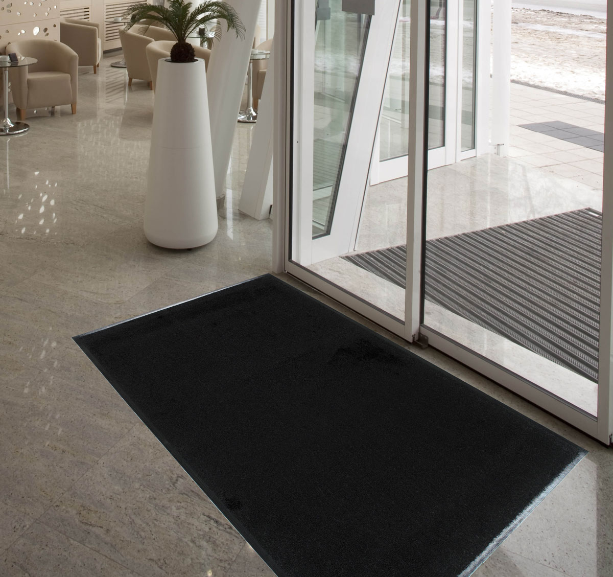 Red Guardian Platinum Series Indoor Wiper Floor Mat Rubber with Nylon Carpet 5x5 